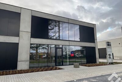 Industrieel gebouw te huur in Overpelt